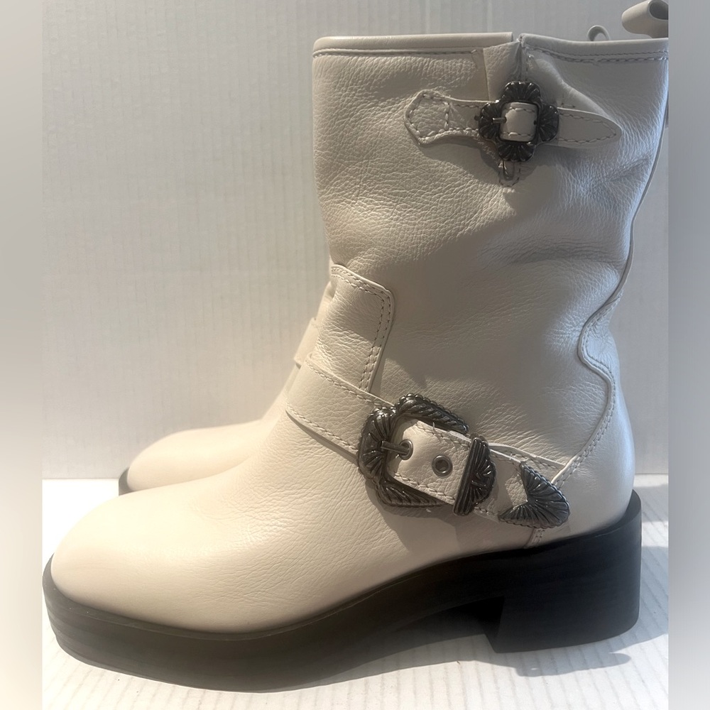 Larroude Harly Leather Boots Natural White Ivory Motto Boots WMNS Size 9.5 NEW